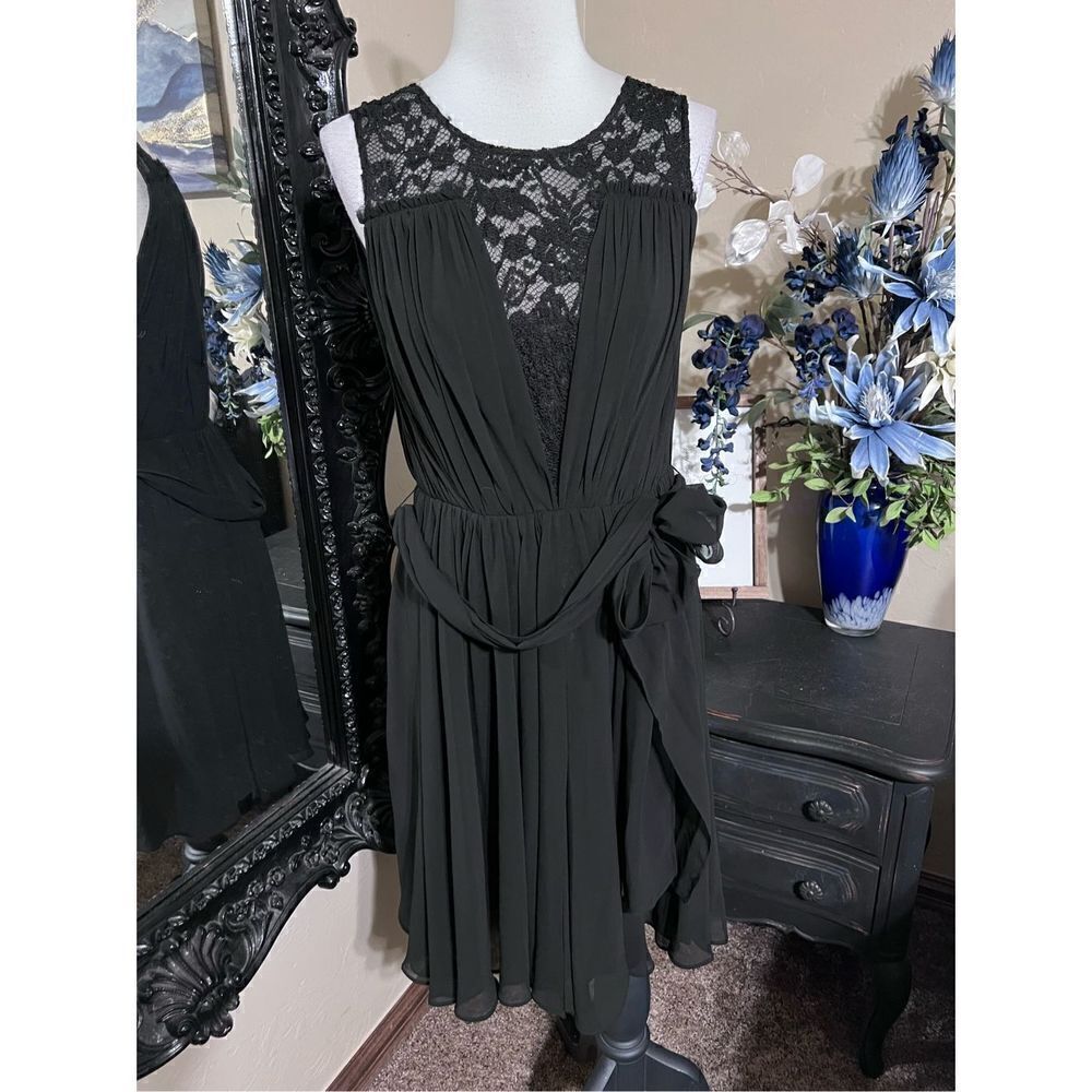 Vera Wang Sleeveless Little Black Dress, LBD, Chiffon & Lace Cocktail Dress Size